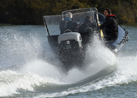 You are currently viewing Les démonstrations publiques du hors-bord diesel Cox décollent à Seawork