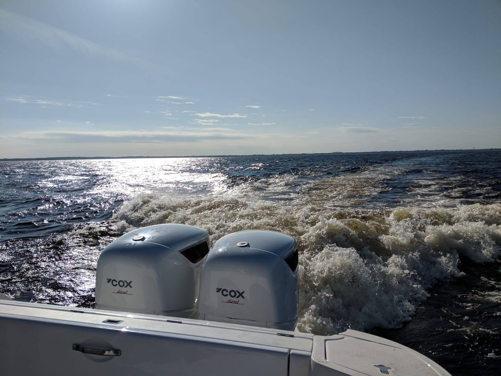 Al momento stai visualizzando Aspettative superate durante il primo round di successo dei test della Marina americana dei fuoribordo diesel CXO300 Cox Powertrain